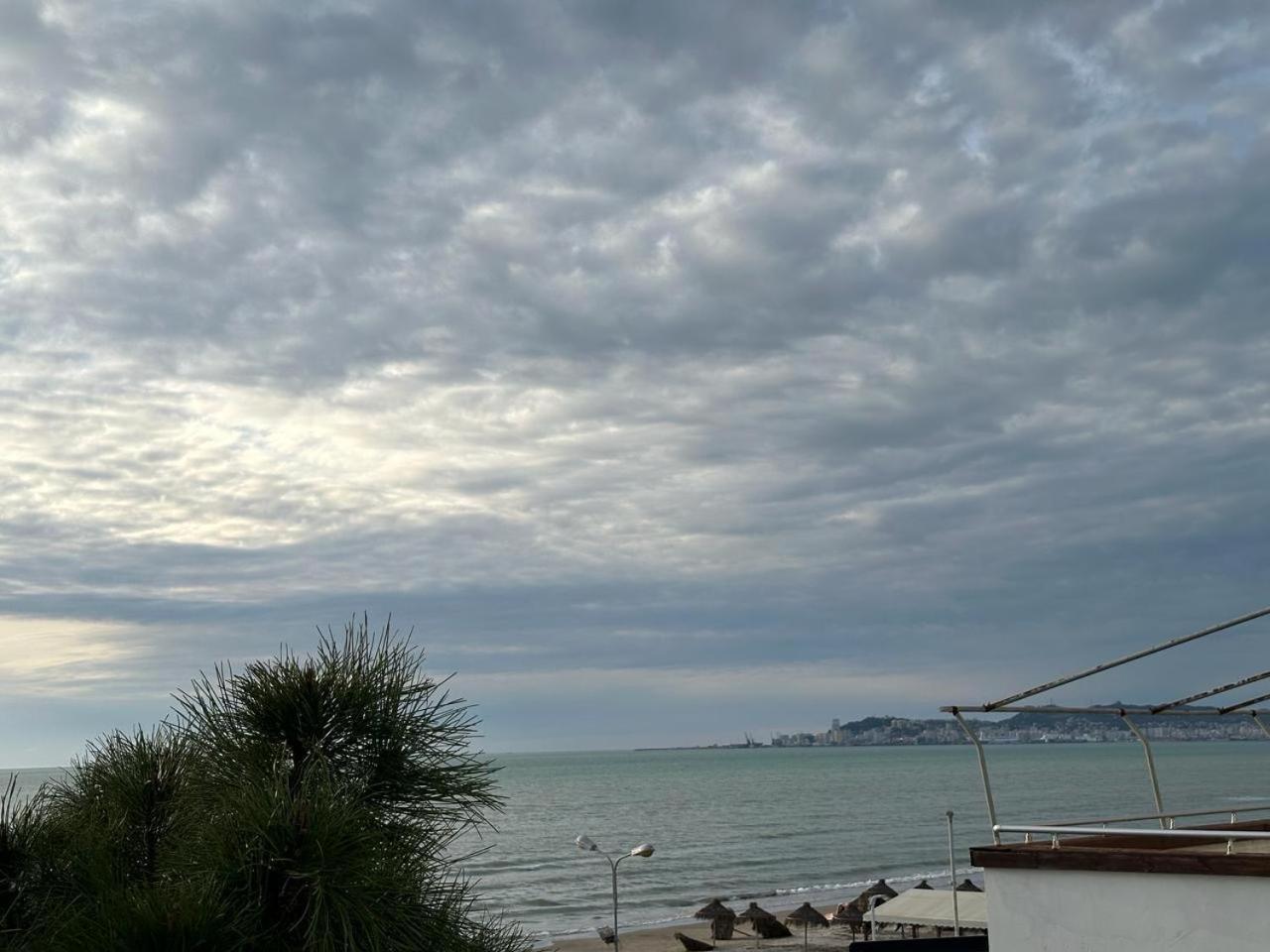 Sunset Sea View - Beachfront Balcony - Ac - Wifi Durres Luaran gambar
